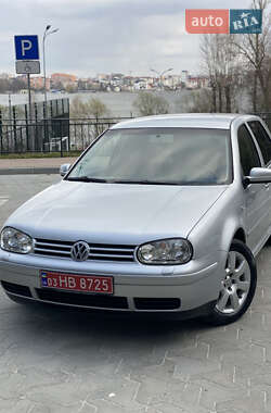 Хэтчбек Volkswagen Golf 2003 в 