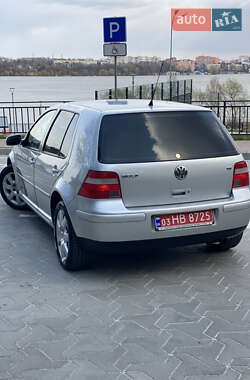 Хэтчбек Volkswagen Golf 2003 в 