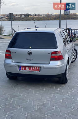 Хэтчбек Volkswagen Golf 2003 в 
