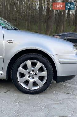 Хэтчбек Volkswagen Golf 2003 в 