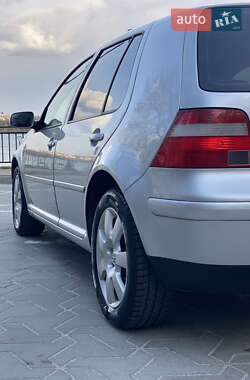 Хэтчбек Volkswagen Golf 2003 в 