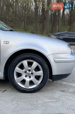 Хэтчбек Volkswagen Golf 2003 в 