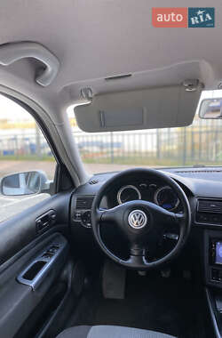 Хэтчбек Volkswagen Golf 2003 в 