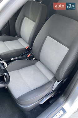 Хэтчбек Volkswagen Golf 2003 в 