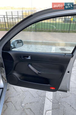 Хэтчбек Volkswagen Golf 2003 в 