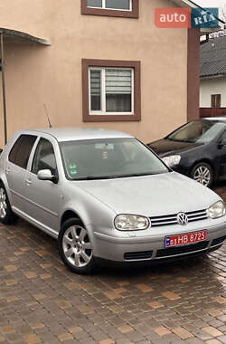 Хэтчбек Volkswagen Golf 2003 в 