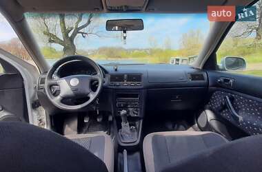 Хетчбек Volkswagen Golf 1998 в 