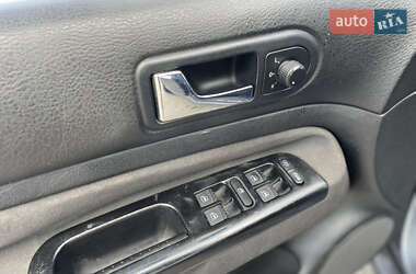Хэтчбек Volkswagen Golf 2000 в 