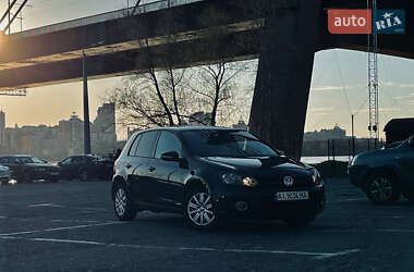 Хетчбек Volkswagen Golf 2011 в 