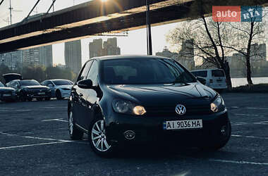 Хетчбек Volkswagen Golf 2011 в 