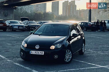 Хетчбек Volkswagen Golf 2011 в 