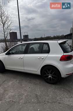 Хэтчбек Volkswagen Golf 2011 в 