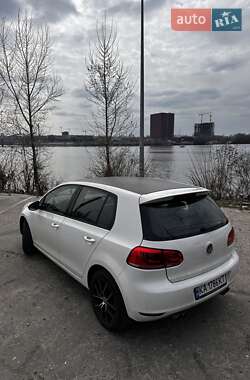 Хэтчбек Volkswagen Golf 2011 в 