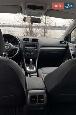 Хэтчбек Volkswagen Golf 2011 в 