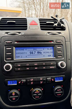 Хэтчбек Volkswagen Golf 2006 в 