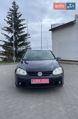 Хэтчбек Volkswagen Golf 2005 в 