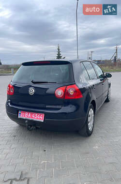 Хэтчбек Volkswagen Golf 2005 в 