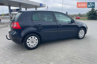 Хэтчбек Volkswagen Golf 2005 в 