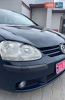 Хэтчбек Volkswagen Golf 2005 в 