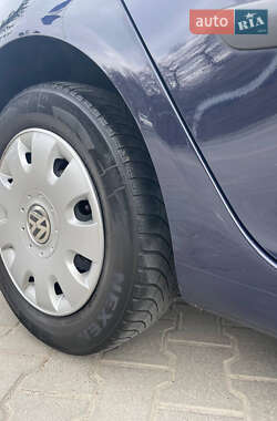 Хэтчбек Volkswagen Golf 2005 в 