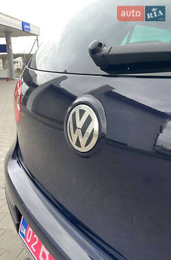 Хэтчбек Volkswagen Golf 2005 в 