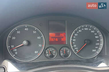 Хэтчбек Volkswagen Golf 2005 в 