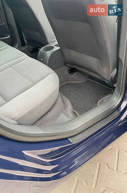 Хэтчбек Volkswagen Golf 2005 в 