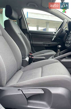 Хэтчбек Volkswagen Golf 2005 в 