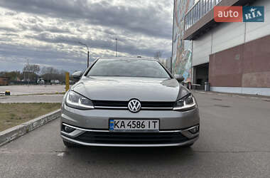 Хетчбек Volkswagen Golf 2017 в Києві