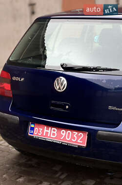 Хэтчбек Volkswagen Golf 2001 в 