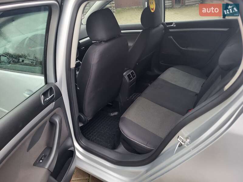 Хэтчбек Volkswagen Golf 2007 в Новоселице