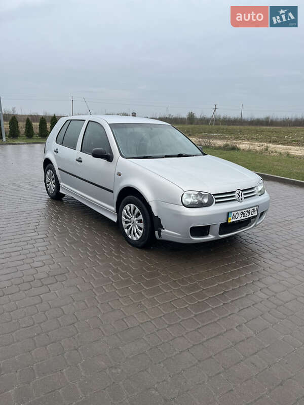Хетчбек Volkswagen Golf 1998 в 