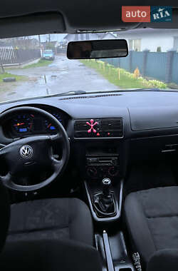 Хетчбек Volkswagen Golf 1998 в 