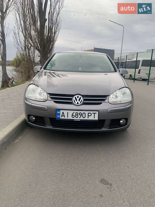 Хэтчбек Volkswagen Golf 2006 в 