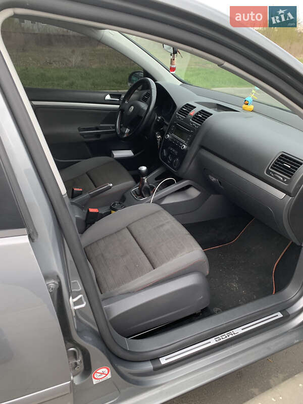 Хетчбек Volkswagen Golf 2006 в Києві