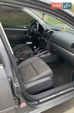 Хэтчбек Volkswagen Golf 2006 в 