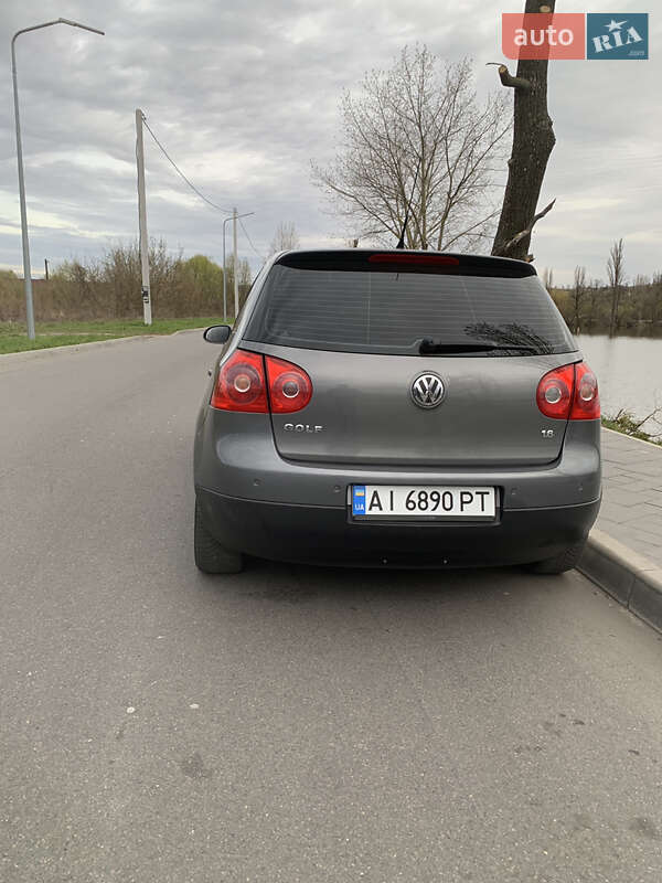 Хетчбек Volkswagen Golf 2006 в Києві