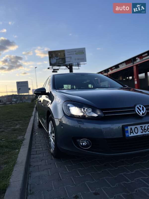 Хэтчбек Volkswagen Golf 2011 в Буштыне
