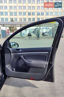 Хэтчбек Volkswagen Golf 2007 в 