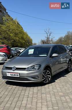 Хэтчбек Volkswagen Golf 2019 в 