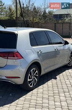 Хэтчбек Volkswagen Golf 2019 в 