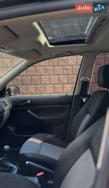 Хетчбек Volkswagen Golf 2001 в Ратному