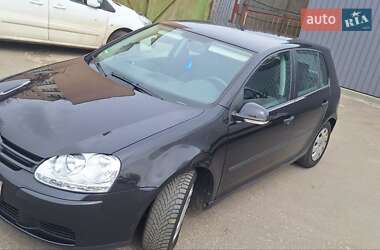 Хэтчбек Volkswagen Golf 2005 в 