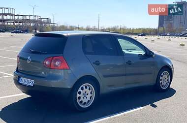 Хэтчбек Volkswagen Golf 2005 в 