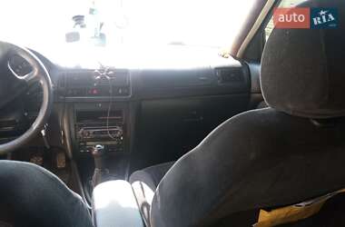 Хэтчбек Volkswagen Golf 1999 в 