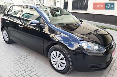 Хэтчбек Volkswagen Golf 2010 в 