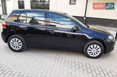 Хэтчбек Volkswagen Golf 2010 в 