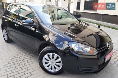 Хэтчбек Volkswagen Golf 2010 в 