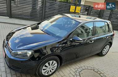 Хэтчбек Volkswagen Golf 2010 в 