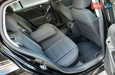Хэтчбек Volkswagen Golf 2010 в 